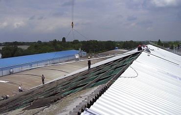 Монтаж кровельных сэндвич-панелей