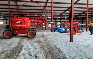 Работа коленчатого подъемника